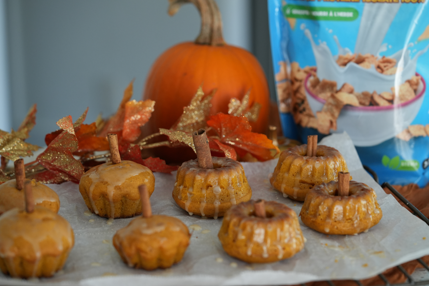 Mini pumpkin bundt cakes